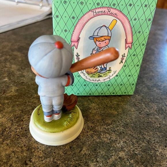 Avon 1987 “Home Run” figurine - Picture 5 of 6